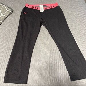 Under Armour Activewear Women’s Capri’s (new without tags), Size Large.
